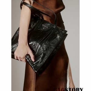 프라다 PRADA 신상 에이징 미디엄 앤티크 나파 가죽 토트백  1BG587