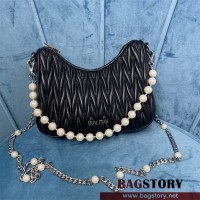 미우미우 MIUMIU 마틀라세 나파 가죽 숄더백  5BH211