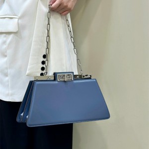 펜디 FENDI 피카부 컷 미디엄 가죽백 34CM