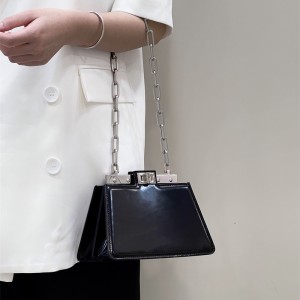 펜디 FENDI 피카부 컷 스몰 가죽백 20CM