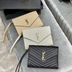 입생로랑 YSL 생로랑 엠보스드 모노그램 핸들 클러치 617662