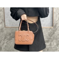 셀린느 CELINE  23SS 풀디드 큐브백 숄더백 토트백 111383