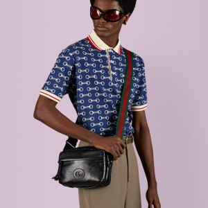 구찌 남성 메신저백 토널 더블 G 숄더백 725696