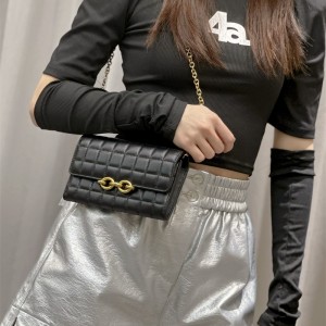 입생로랑 YSL 생로랑 르 맬리온 지갑 온 체인 크로스백 738109