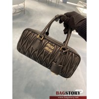 미우미우 MIUMIU 마테라쎄 핸드백 5BB148