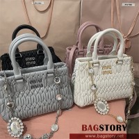 미우미우 MIUMIU  마테라쎄  크리스탈 나파 가죽 탑핸드백