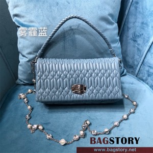 미우미우 MIUMIU  크리스털 새틴백 체인 숄더백 5BD417