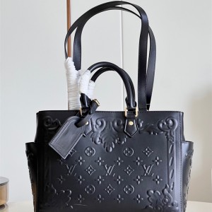 루이비통 Louis Vuitton 남성 신상 삭 플라 토트백 M21841