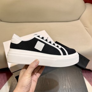 [지방시(GIVENCHY) 남성 스니커즈 - 고급스러움과 세련된 디자인