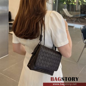 보테가베네타 BV  미니 인트레치아토 크로스바디 백 741897