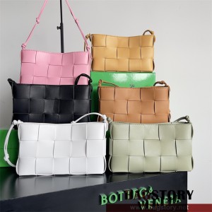 보테가베네타 BV 인트레치아토 카세트 숄더백 730543