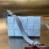 보테가베네타 BV 인트레치아 카세트백 667298