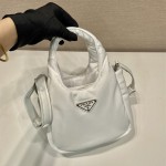 프라다 PRADA 신상 스몰 패딩 소프트 리나일론 미니백 1BA359