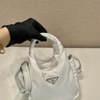 프라다 PRADA 신상 스몰 패딩 소프트 리나일론 미니백 1BA359