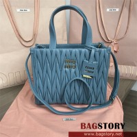 미우미우 MIUMIU 마테라쎄 나파 가죽 토트백 5BG263