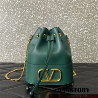 발렌티노 Valentino 브이로고 시그니쳐 나파 미니 버킷백