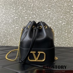 발렌티노 Valentino 브이로고 시그니쳐 나파 미니 버킷백