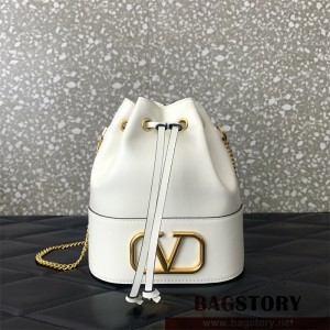 발렌티노 Valentino 브이로고 시그니쳐 나파 미니 버킷백