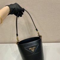 프라다 PRADA 가죽 버킷백