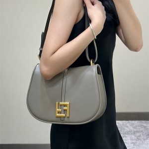 펜디 FENDI 커몬백 미디움 25cm