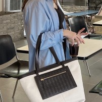 보테가베네타 BV 미디엄 플립 플랩 토트백 754914