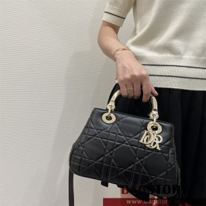 디올 DIOR 신상 레이디95.22 토트백 스몰 23cm