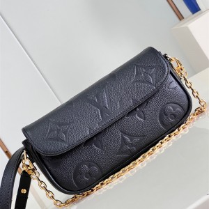 루이비통 Louis Vuitton 월릿 온 체인 아이비 M82154