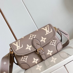 루이비통 Louis Vuitton 다이앤 크로스백 M46386