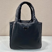 프라다 PRADA 신상 패딩 댄 미디엄 소프트 나파 나일론백 1BG449