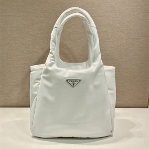 프라다 PRADA 신상 패딩 댄 미디엄 소프트 나파 나일론백 1BG449