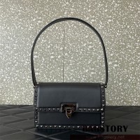 발렌티노 Valentino 가라바니 락스터드 크로스백  23cm