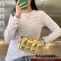 보테가베네타 BV 여성 인트레치오 패딩 카세트 벨트백 710075