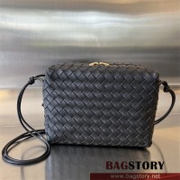 보테가베네타 인트레치아토 미디움 루프 카메라백 680256