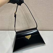 프라다 PRADA 라지 브러쉬드 가죽 핸드백 1BD342