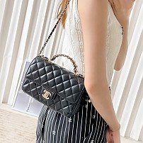샤넬 CHANEL 뉴미니 탑핸들백 램스킨 금장 20cm