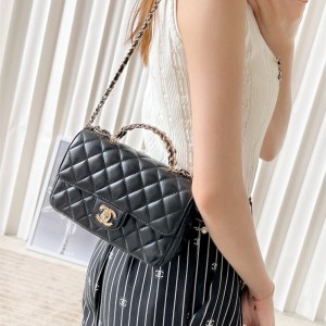 샤넬 CHANEL 뉴미니 탑핸들백 램스킨 금장 20cm