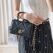 샤넬 CHANEL 19플랩 WOC크로스백