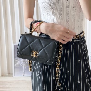 샤넬 CHANEL 19플랩 WOC크로스백