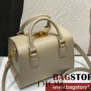 디올 DIOR 신상 보스턴백