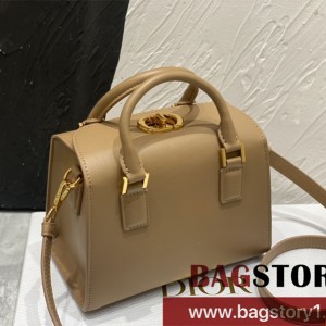 디올 DIOR 신상 보스턴백
