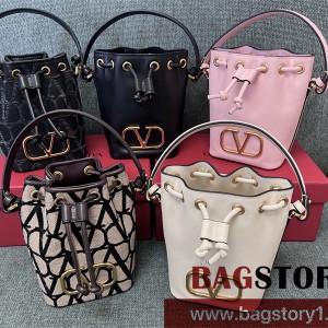발렌티노 Valentino 나파 가죽 미니 브이로고 시그니처 버킷 백
