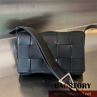 보테가베네타 BV 인트레치아 카세트백 708768