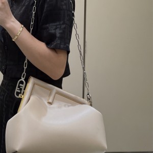 펜디 FENDI 퍼스트백 32CM