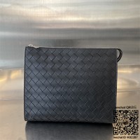 보테가베네타 BV 인트레치아토 하프 지퍼 파우치 클러치백