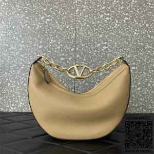 발렌티노 Valentino 브이로고 문 스몰 소프트 그레인 송아지 가죽 체인 호보 백