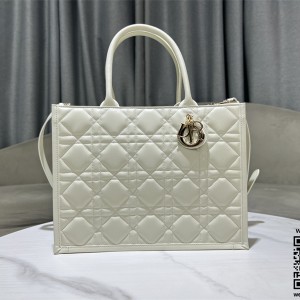 디올 DIOR 신상 레이디 토트백 36cm