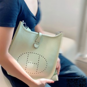 에르메스 HERMES  에블린 토고가죽 TOGO   29Cm