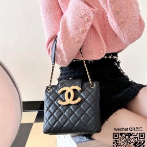 샤넬 CHANEL 신상 램스킨 체인 크로스백 20CM