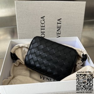 보테가베네타 BV 인트레치아토 파우치백 스몰  765800