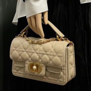 디올 DIOR 졸리 체인 스몰 탑핸들백 22cm